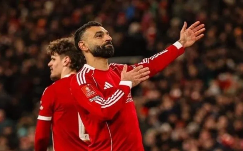 تراجع صلاح يرفع جدل إعادة ترتيب هجوم ليفربول في الموسم الحالي